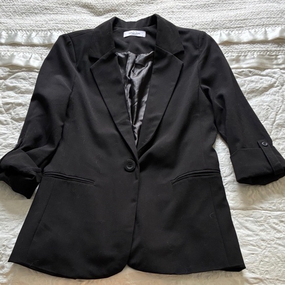 Carly Jean Los Angeles Jackets & Blazers - CJLA Black Single-Button Blazer - Classic Tailored Style